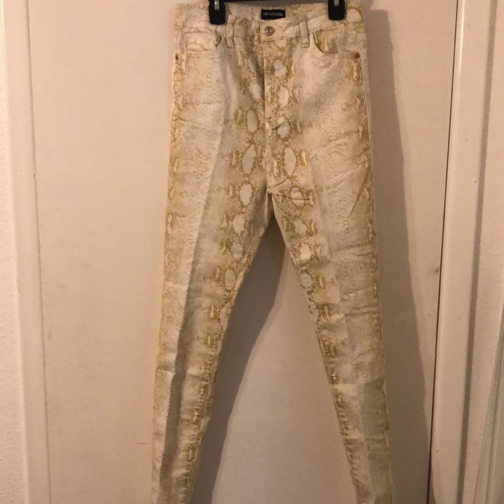 PRETTYLITTLETHING Sz US 8 skinny pants with stretch. Python print, very cuteNew!